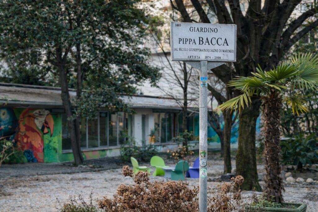 Foto di spazioBACCA con targa all'artista Pippa Bacca